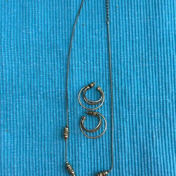 NAPIER necklace and hoop earring lot Elegant Jewelry - Picture 4 of 5